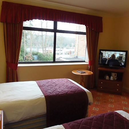 Lakeside Continental Hotel Camberley Exterior photo
