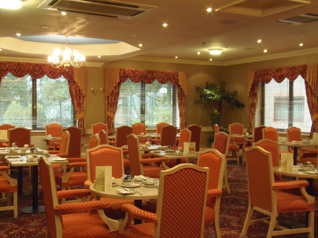 Lakeside Continental Hotel Camberley Exterior photo
