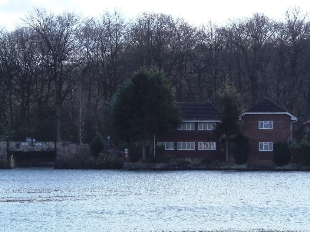 Lakeside Continental Hotel Camberley Exterior photo
