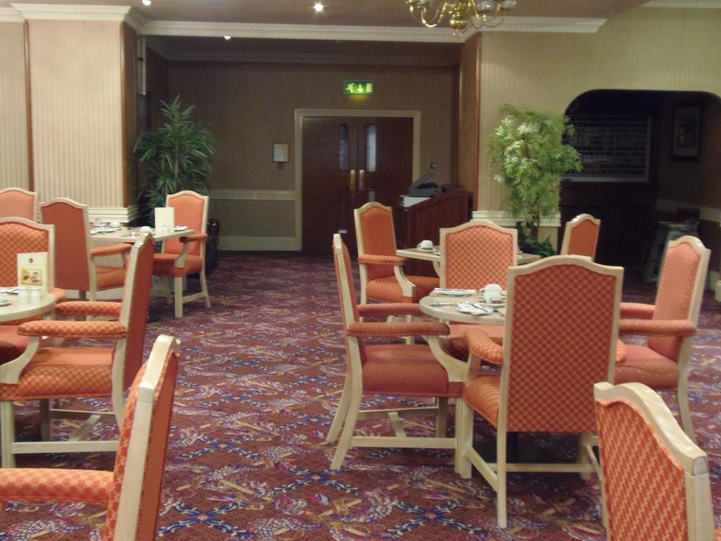 Lakeside Continental Hotel Camberley Exterior photo