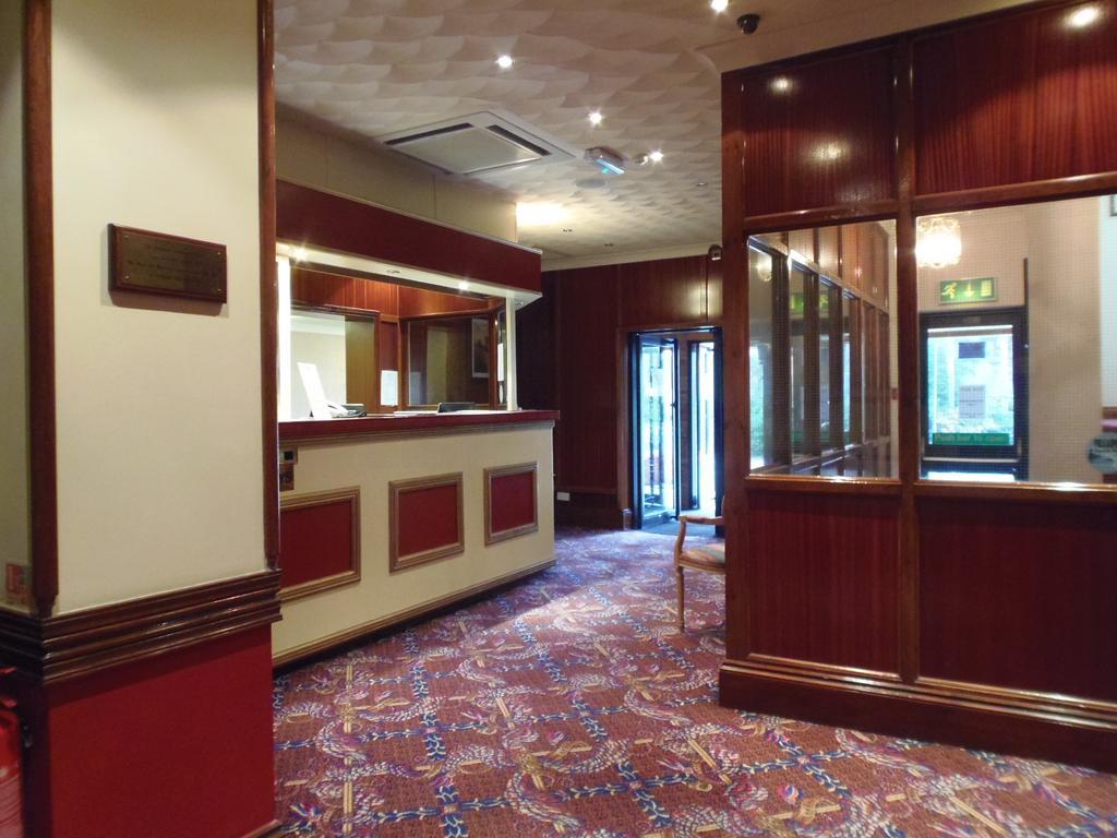 Lakeside Continental Hotel Camberley Exterior photo