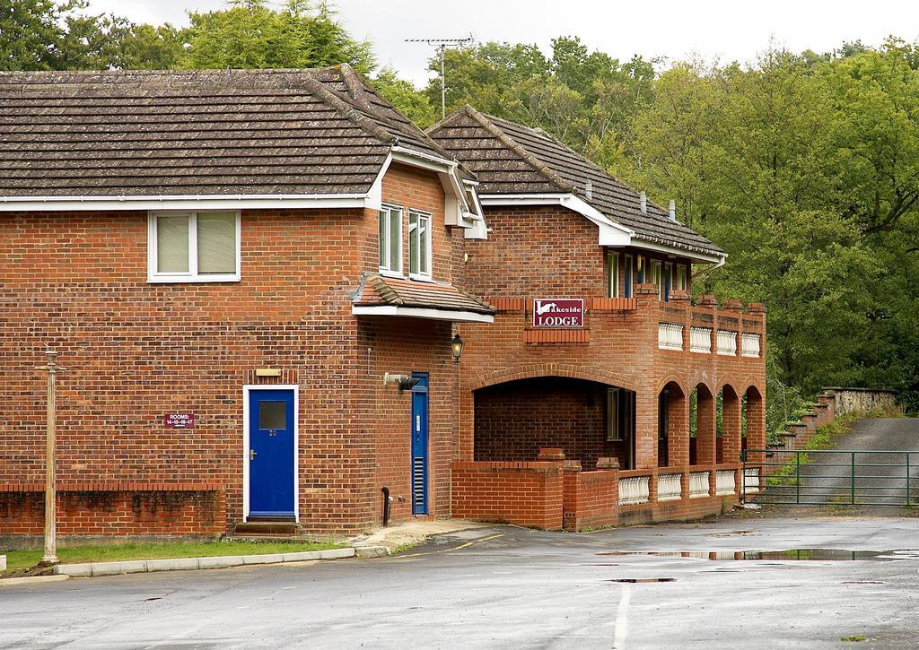 Lakeside Continental Hotel Camberley Exterior photo